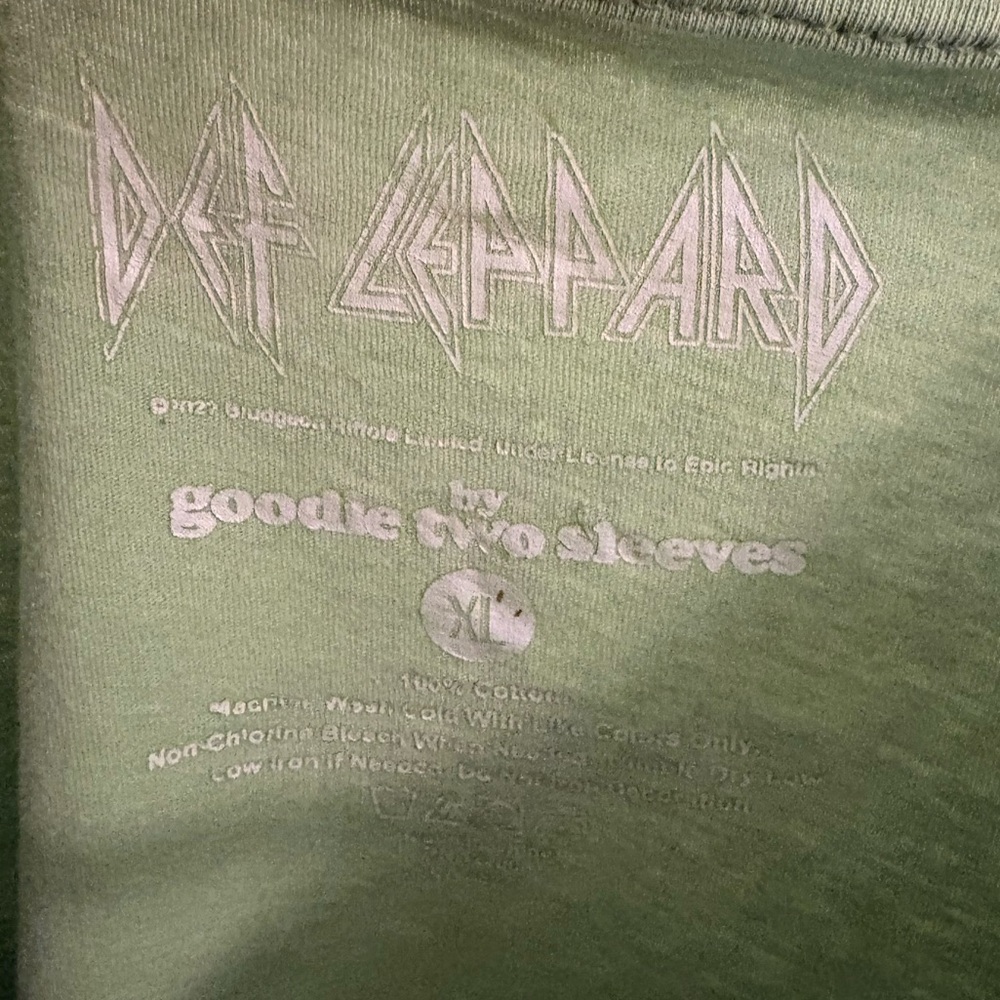Def Leppard Graphic T-Shirt - Picture 4 of 4